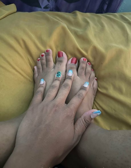 ティーン乱交OnlyFans セクシー 画像