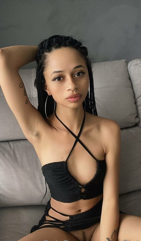 熟女の足オンリーファンズ 無料ポルノ 画像