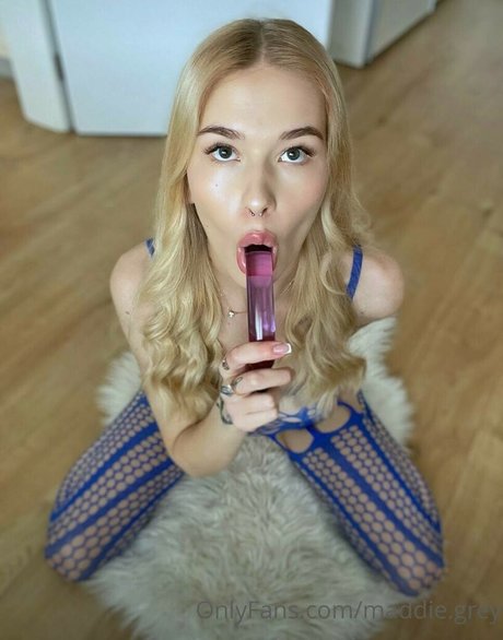 Maddie Grey 裸のスター 画像