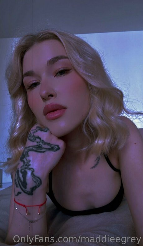 巨乳で曲線美のOnlyFans セクシーヌード 画像