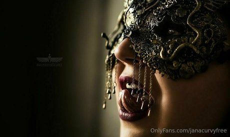 janacurvyfree 高品質女優 写真