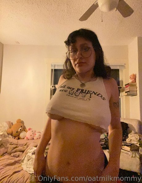 Oatmilkmommy ポルノスター 独占 写真
