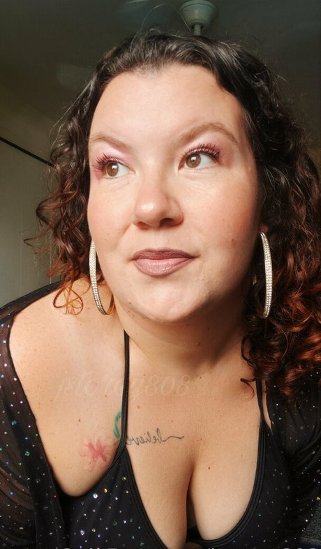 毛深いラテン系オンリーファンズ ポルノ 画像