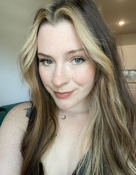 ブラックマジックオンリーファンズ 裸 写真