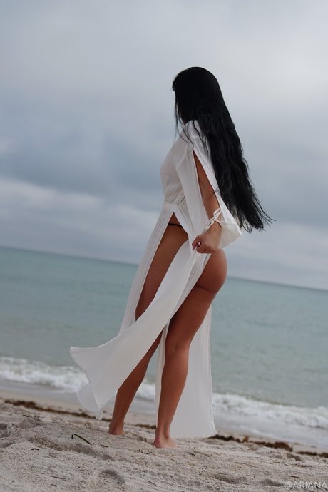 巨乳の熟女オンリーファンズ セクシー裸 写真