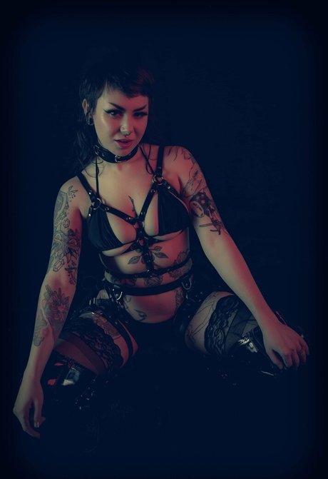 Synthia Valentine ヌードスター 写真