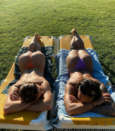 巨乳ブルネットオンリーファンズ ポルノ 写真