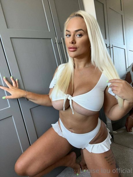 巨乳ブルネットオンリーファンズ ポルノ 写真