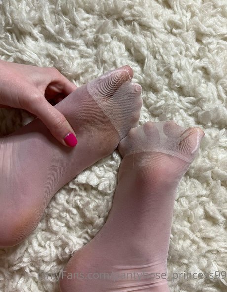 ママの足OnlyFans セクシー裸 ギャラリー