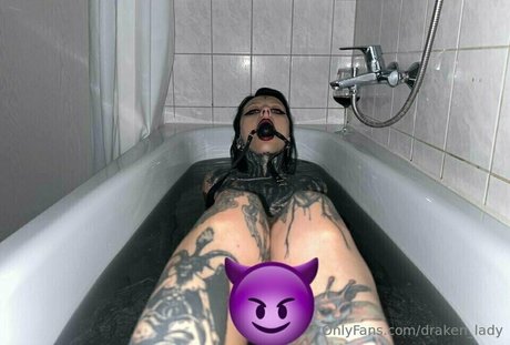 ハロウィン オンリーファン アートヌード 写真