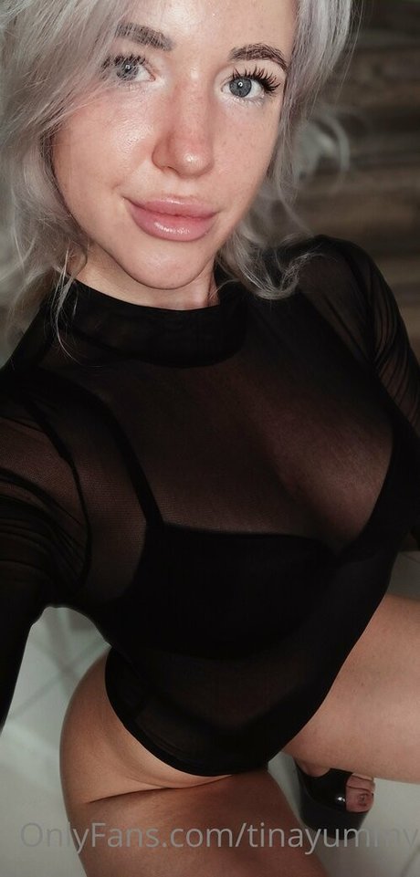 アジアンツインズOnlyFans セクシー裸 写真