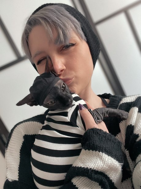 ブルネットの猫OnlyFans 裸 写真