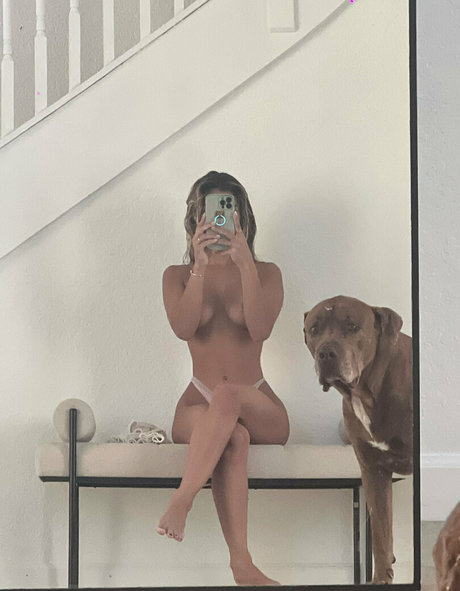 太めのブロンドオンリーファンズ セクシーヌード 画像