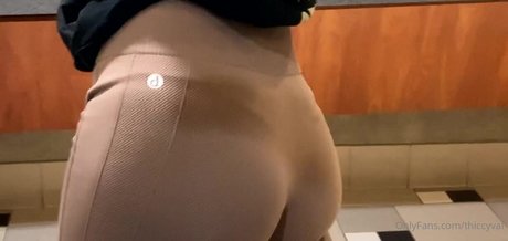 妊娠中のアジア人オンリーファンズ エロチック 画像