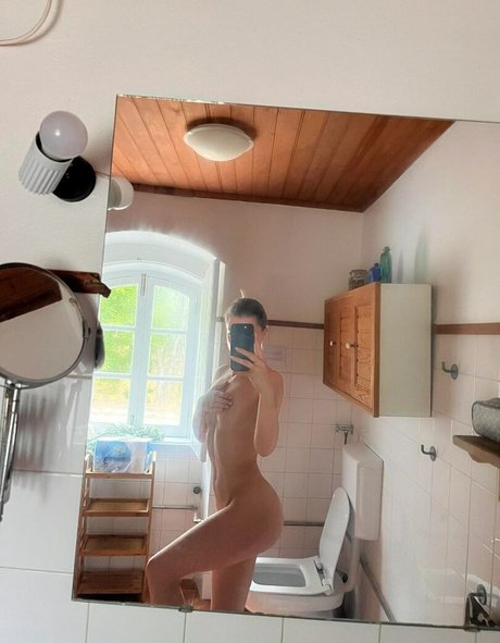 Lovelylaure 高品質のポルノスター 写真