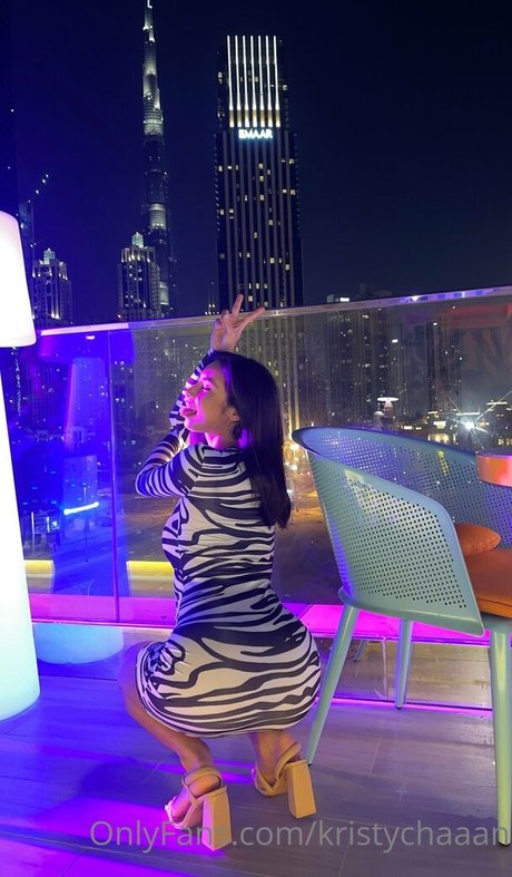 OnlyFansの普及 美しい 画像