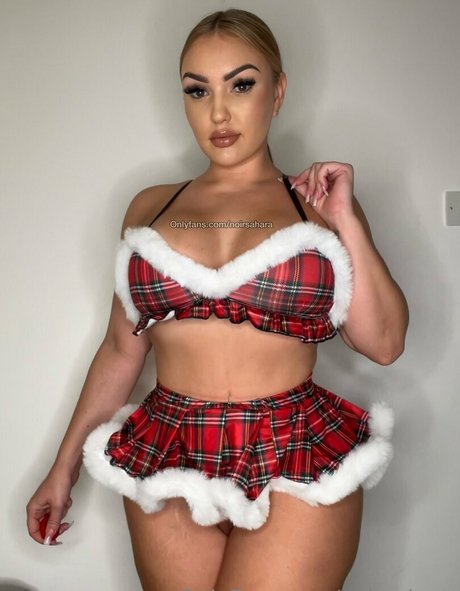 アンバー・オンリーファンズ ホット裸 写真