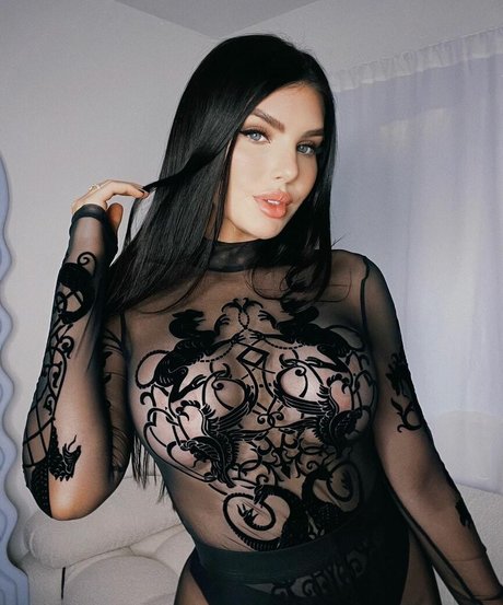 トゥインクスオンリーファンズ セクシー 写真