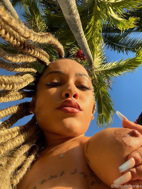 Tanya Tehanna ホットなモデル 写真