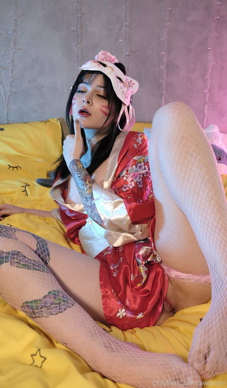 ビデオ通話 オンリーファンズ ホットヌード 画像