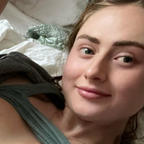 ウェイトレスOnlyFans ホットセクシー 画像