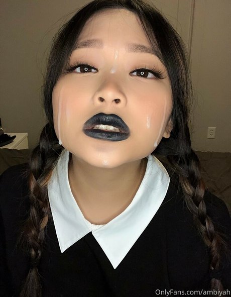 ポニーテールオンリーファンズ 美しい裸 画像