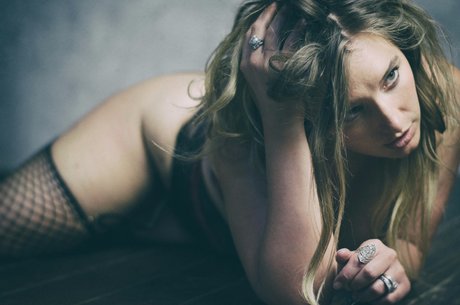 ハロウィン オンリーファン アート裸 写真