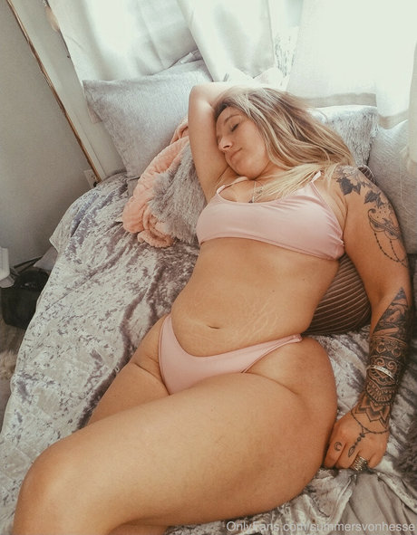 逆騎乗位 オンリーファンズ 美しい 写真