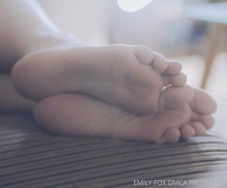 Emily fox official 完璧なスター 画像