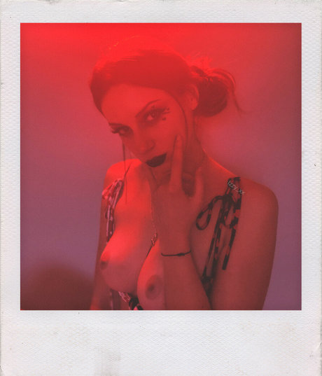 Izzy xx 無料モデル 写真