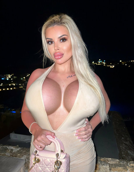 寝取られアマチュアOnlyFans セクシーヌード 写真