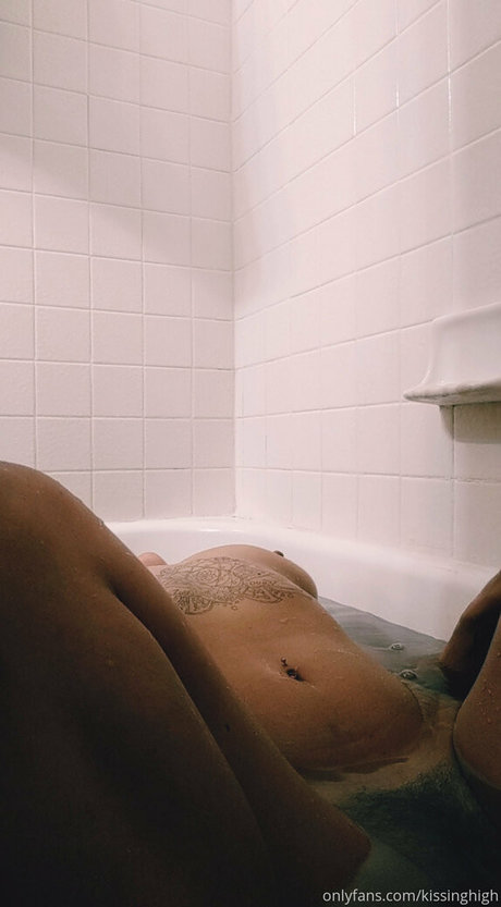 KissingHigh アートスター 写真