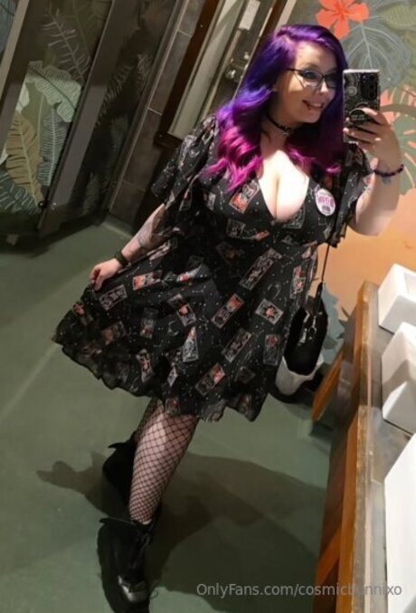 小さなオンリーファンズ エロチック 写真