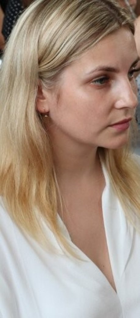 Polskie スター ヌード 画像