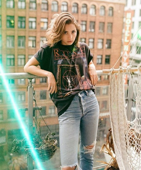 Emily Rudd 素敵なスター 写真