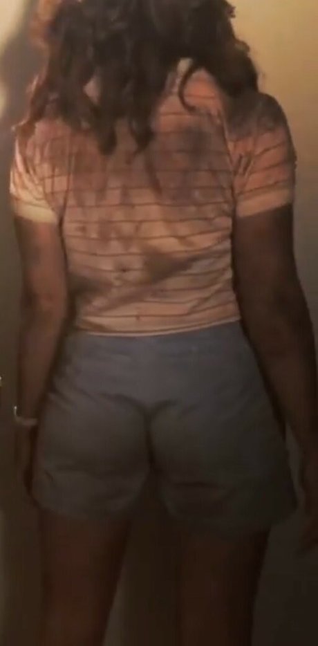 Emily Rudd 独占スター 写真