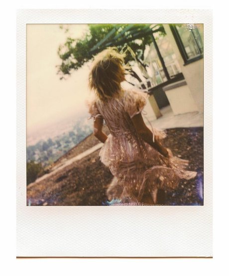 Emily Rudd ホットなポルノスター ギャラリー