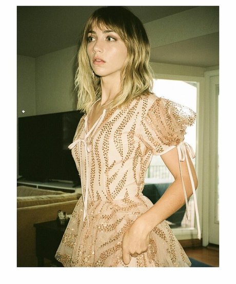 Emily Rudd 美しいモデル ギャラリー