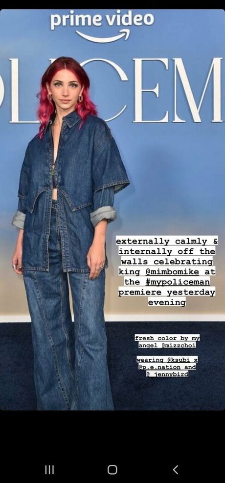 Emily Rudd ポルノスター 独占 写真