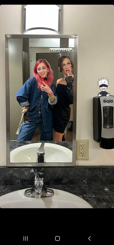 Emily Rudd アダルトモデル 写真