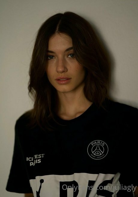 Julia Gauly ポルノスター 可愛い ギャラリー