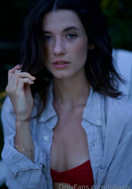 Julia Gauly ヌード女優 写真