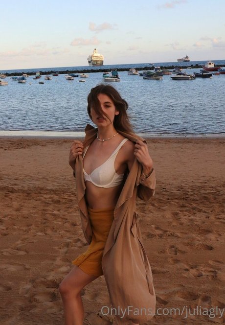 Julia Gauly アダルト女優 写真