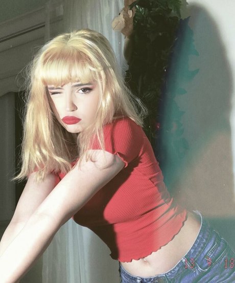 Mia Rodriguez アートスター 写真