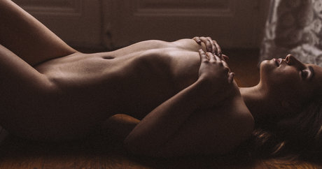 巨乳の赤毛オンリーファンズ ポルノ ギャラリー