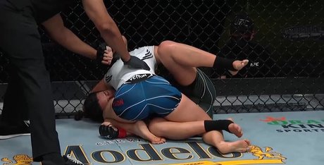 Michelle Waterson アートモデル 写真