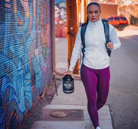 Michelle Waterson 無料女優 ギャラリー