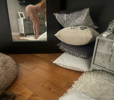 巨大な天然おっぱいオンリーファンズ ポルノグラフィック 画像