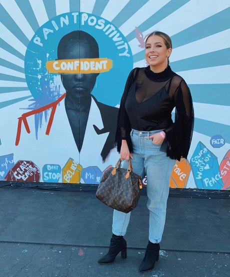 巨乳で曲線美のOnlyFans セックス アーカイブ