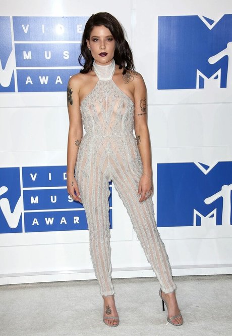 垂れ下がった熟女OnlyFans ポルノ ギャラリー